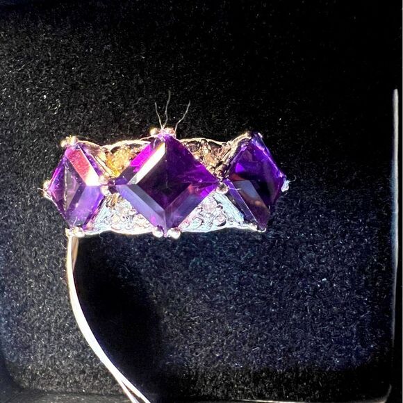 Beautiful White Gold Rhodium Over Sterling Silver Amethyst and Topaz Size 7 Ring - Picture 4 of 4